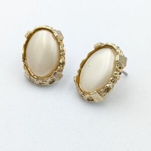 Vintage Sarah Coventry Gold tone and Cream Oval stud Earrings